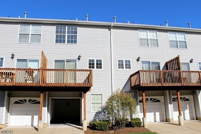 Building Photo - 305 Mercer Ct