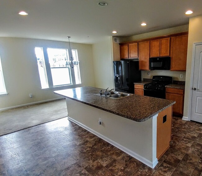 Building Photo - 3 Br 2.5 Ba in the Admiral's Landing Commu...