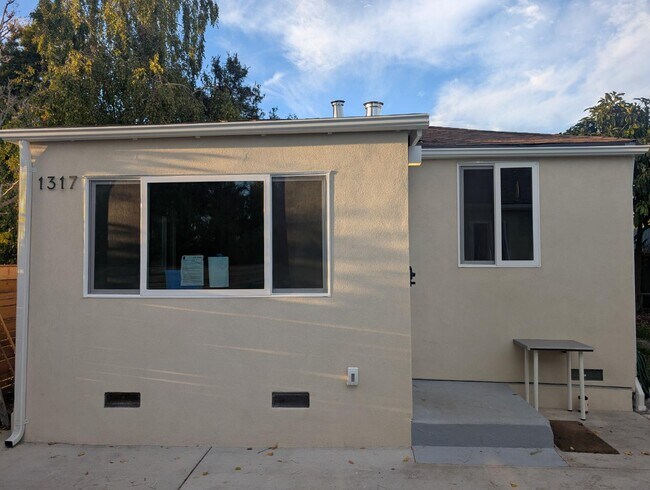 Foto del edificio - 1317 Haskell St