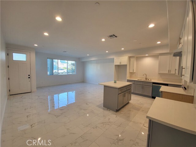 Building Photo - 14614 Vanowen St