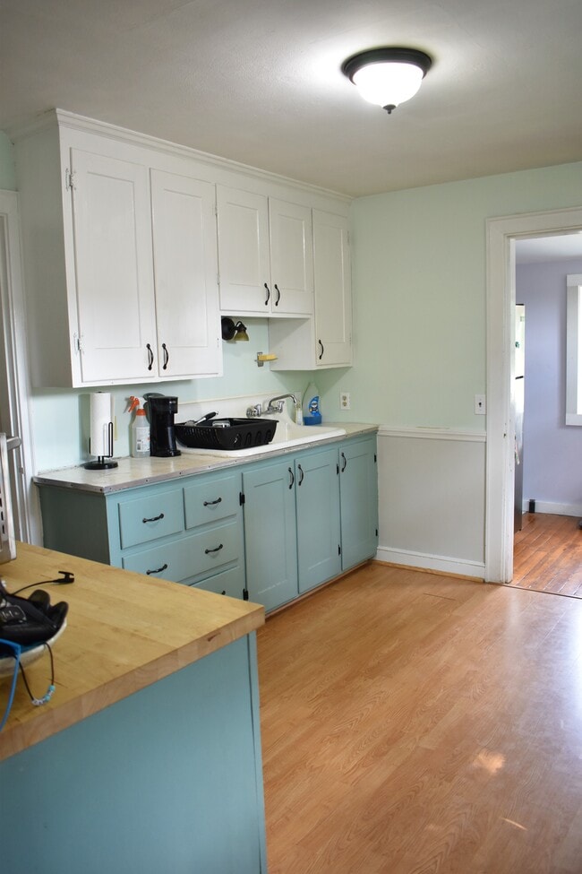 Kitchen - 1233 Broadway