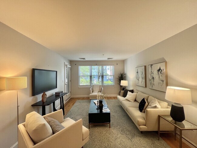 Foto del edificio - 318 Rindge Ave