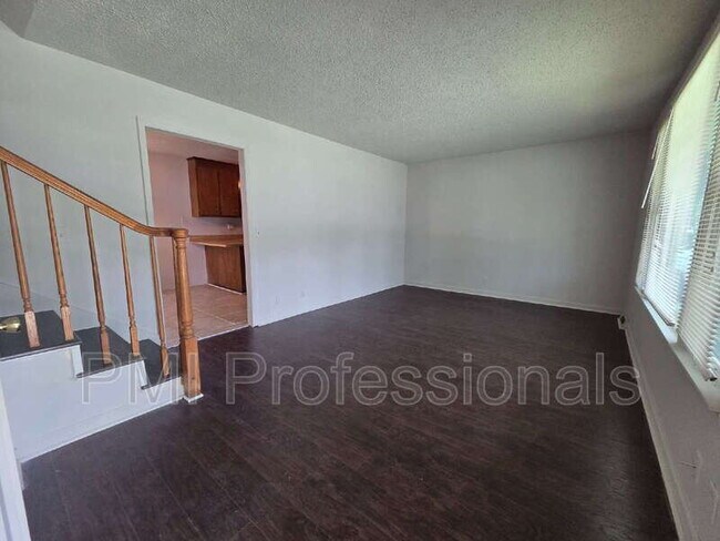 Building Photo - 422 Cedarcliff Rd
