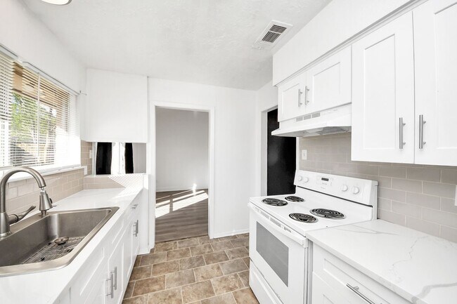 Building Photo - 4519 Reynaldo Dr