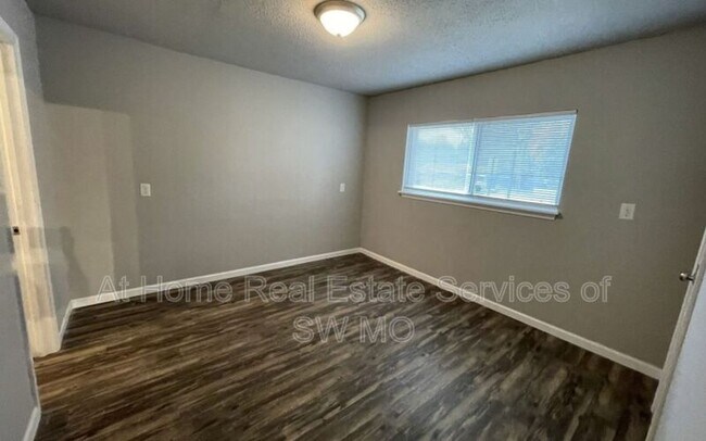 Foto del edificio - 712 E Sunshine St