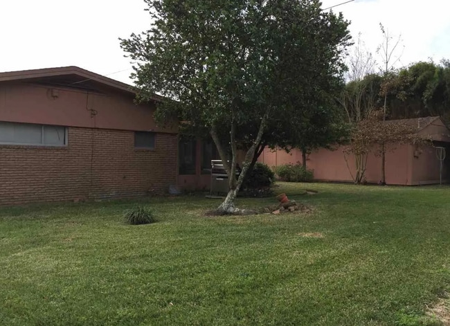 Building Photo - 3490 Crestwood Dr