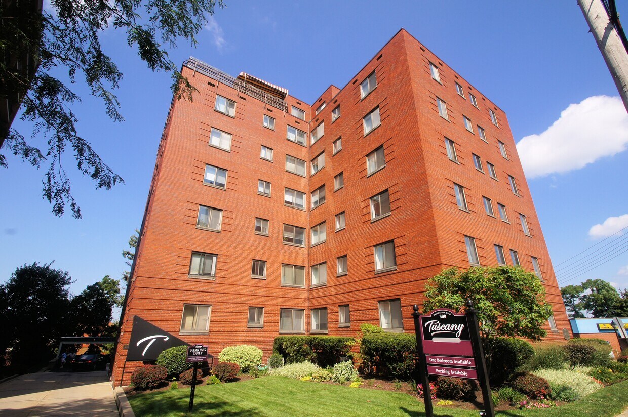 Foto principal - The Tuscany Apartments 300 Washington Rd.
