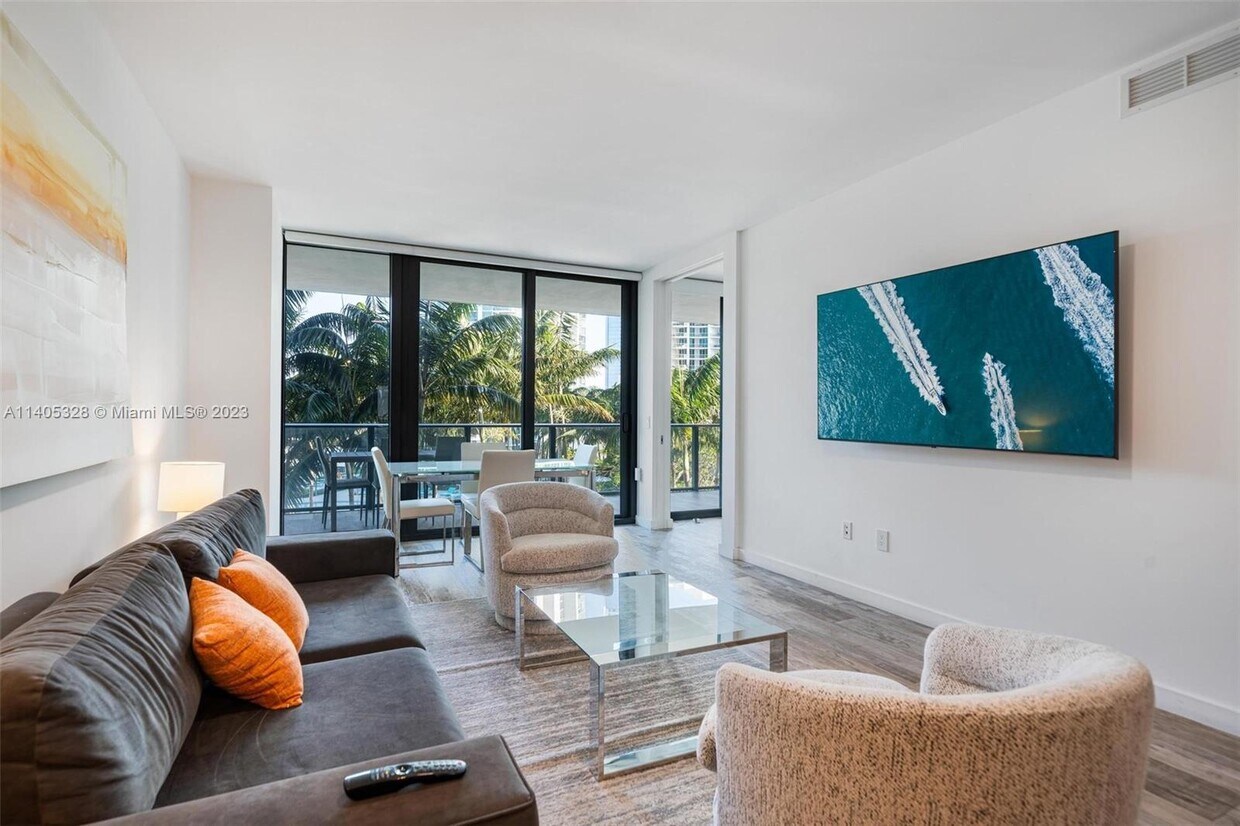 Foto principal - 650 NE 32nd St