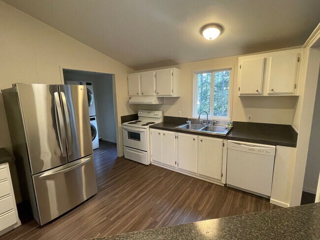 Foto del edificio - Lovely 3 Bedroom Home out of Town!