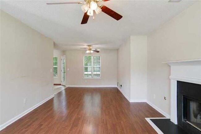 Building Photo - Fantastic 4bd/2.5ba home! Coming soon!