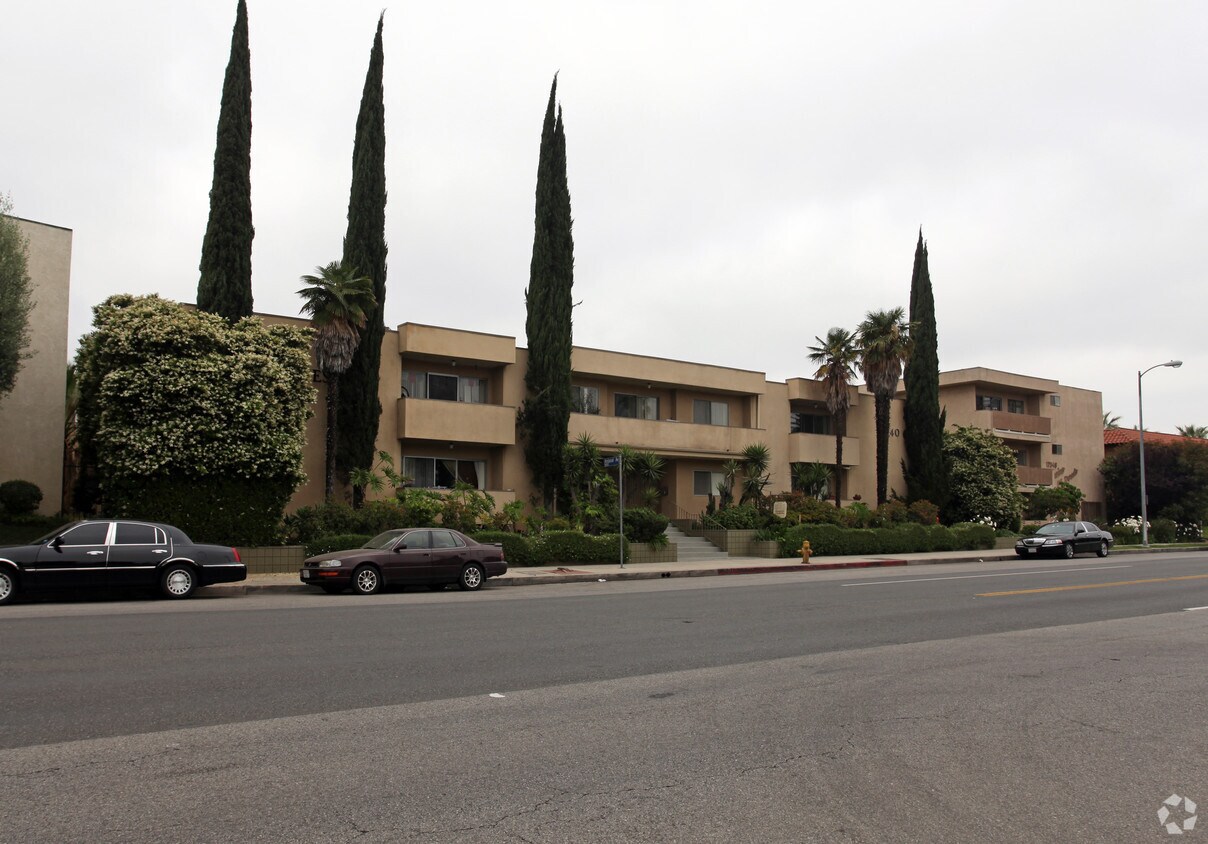 Building Photo - 17340 Burbank Blvd