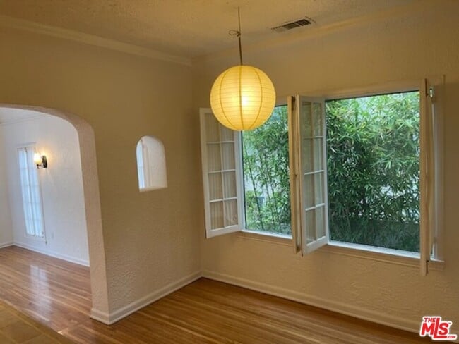 Building Photo - 642 1/2 Maltman Ave