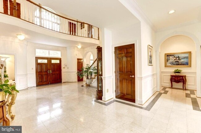 Building Photo - 914 Helga Pl