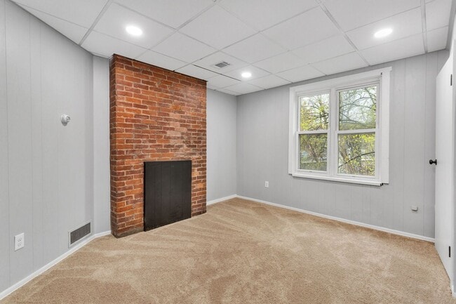 Building Photo - 4 Bed 2 Bath - Newly updated Shadyside home
