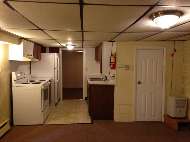 Kitchen - Unit B - 193 N Fairview St