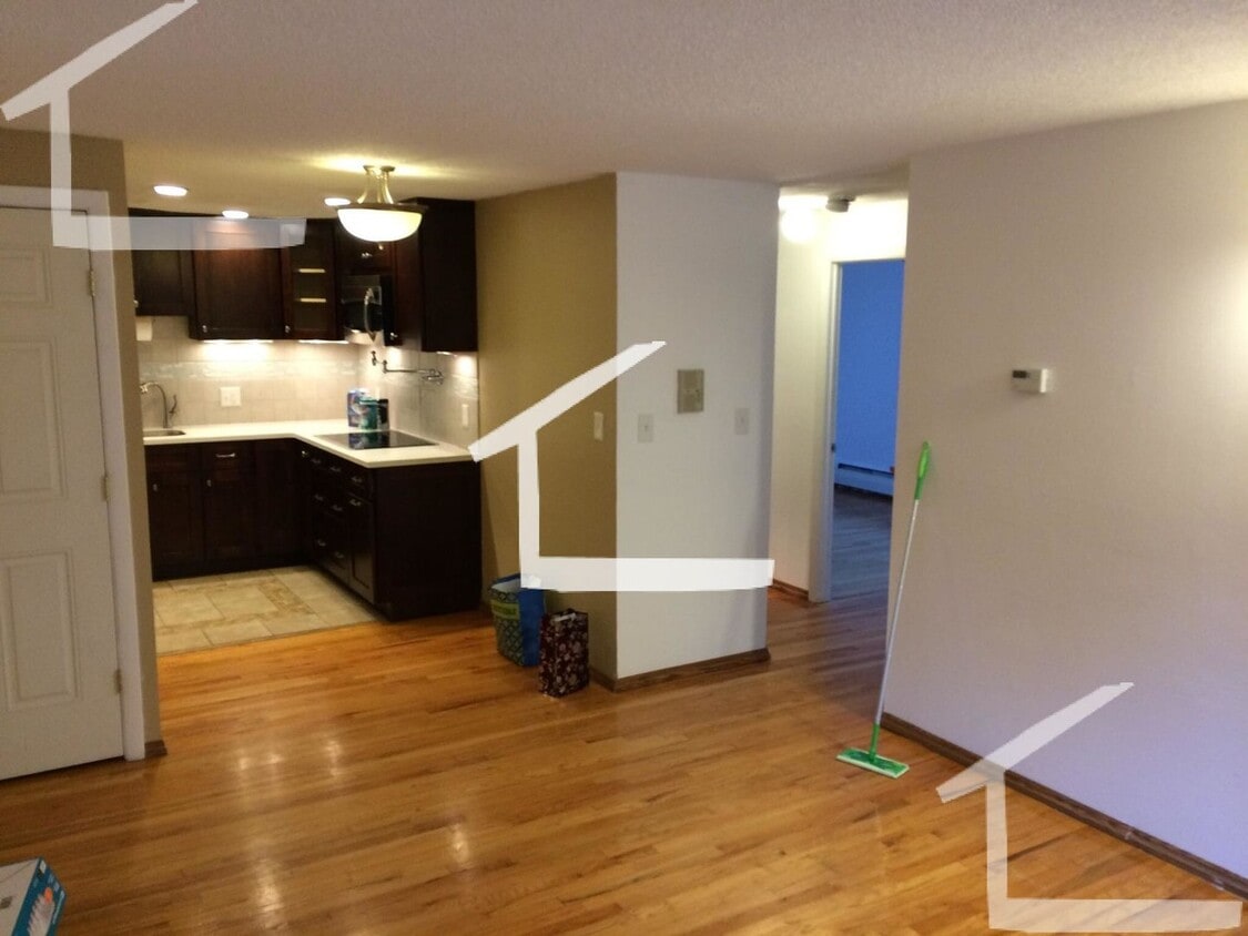 Foto principal - 6/1 Renovated 2BR condo, w/d in unit, on B...