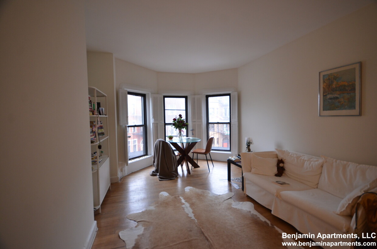 Primary Photo - 491 Beacon St