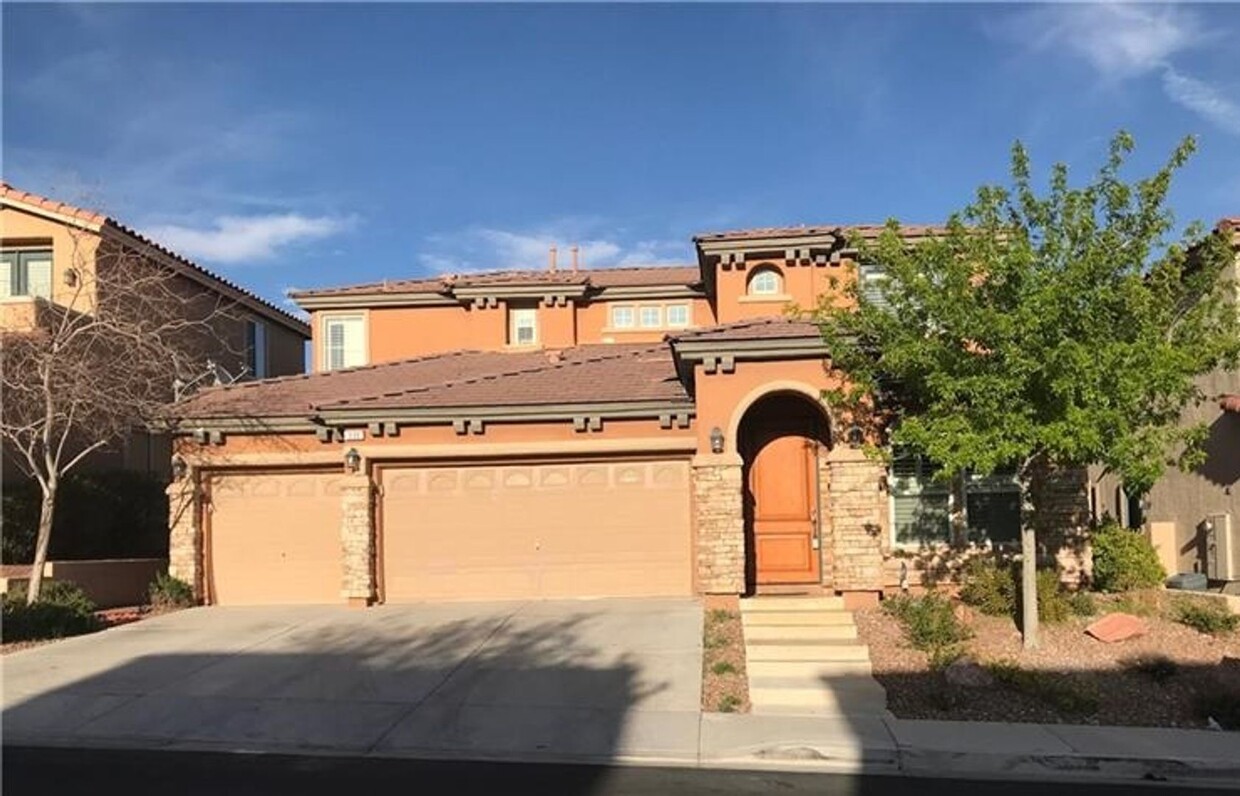 Foto principal - Summerlin 4 Bedroom Home in Gated Communit...