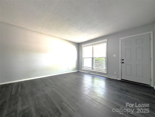 Foto del edificio - 1711 Herrin Ave
