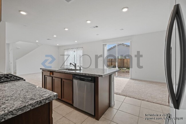 Foto del edificio - 5584 Trinity Lakes Ln