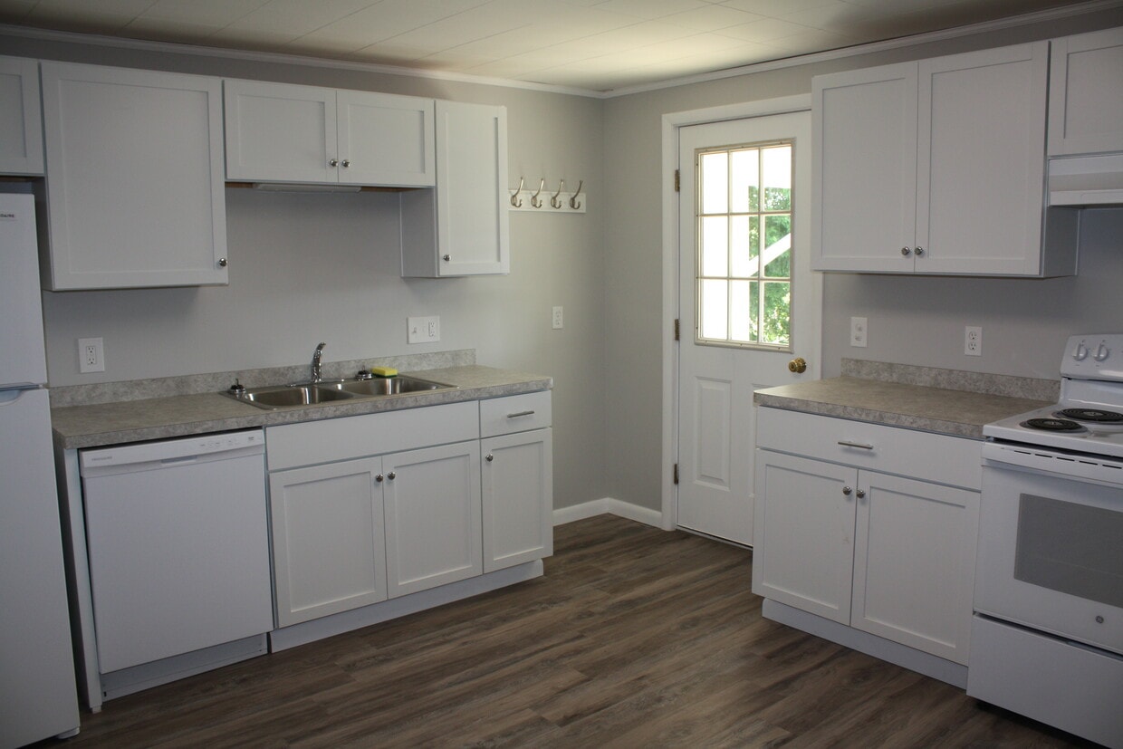 Foto principal - 7906 Slayton Settlement Rd