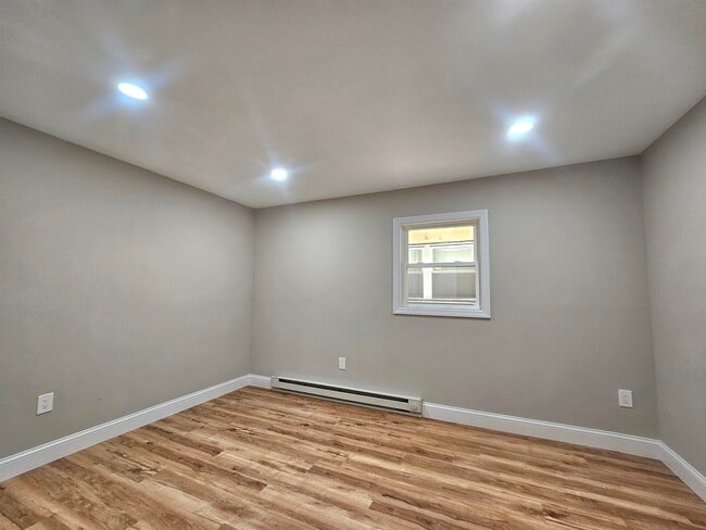 Building Photo - 427 5th St
