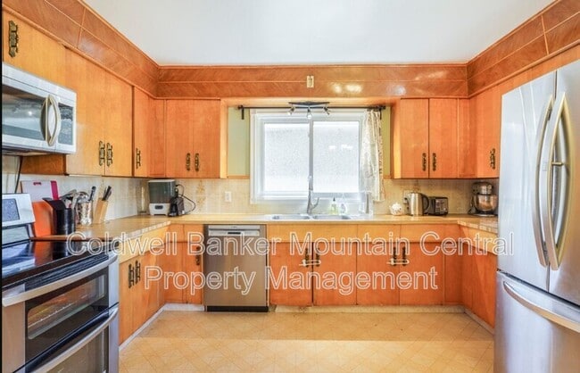 Building Photo - 11628-11691 91 St NW