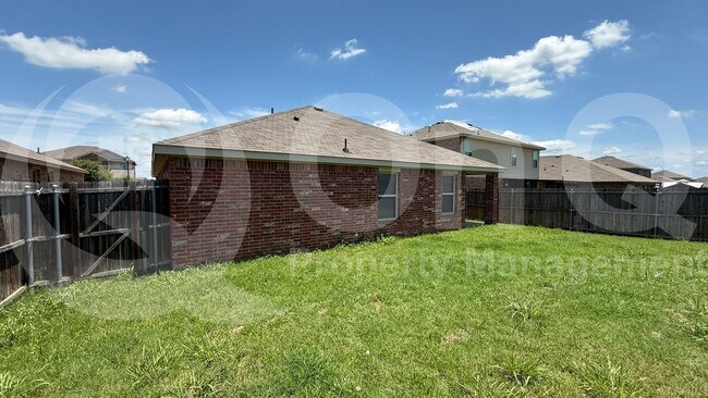 Foto del edificio - 1309 Basswood Ln