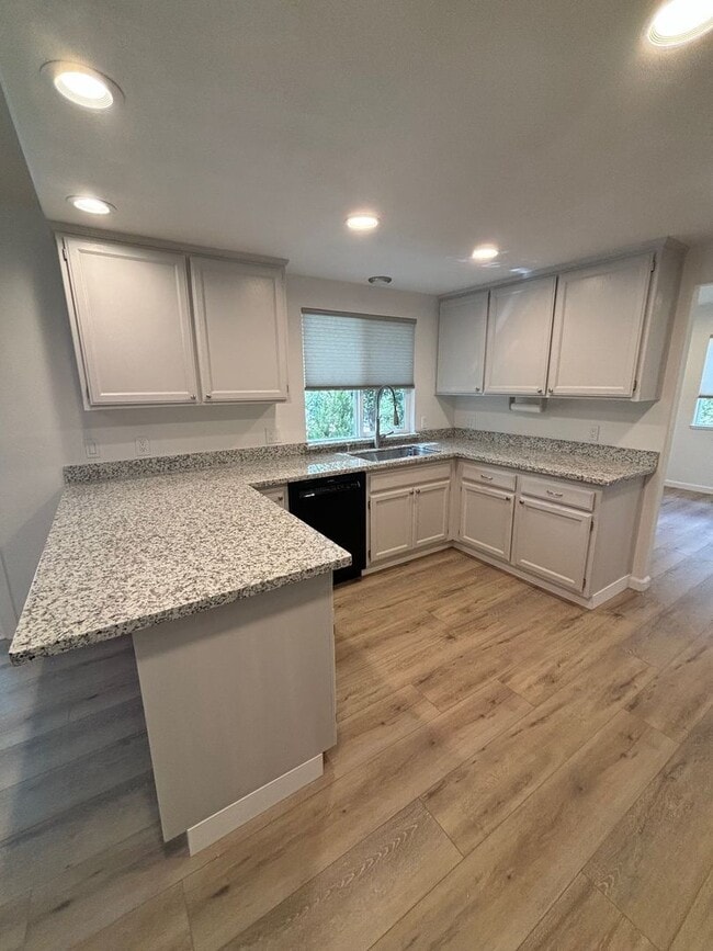 Building Photo - Updated 3 Bedroom 2 Bathroom Single Family...