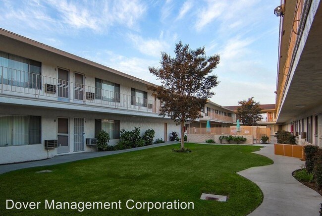 Foto del edificio - 15527 Woodruff Ave