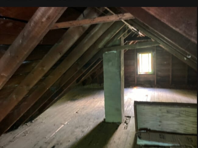 Bonus storage attic - 10 Harrison St