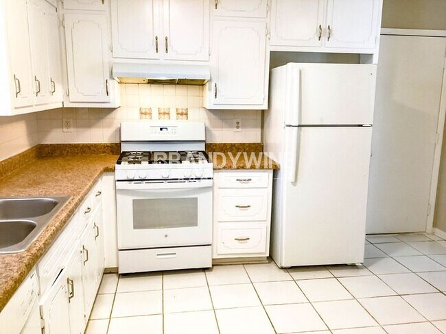 Foto del edificio - MOVE IN BY MARCH 15TH AND RECEIVE $1000 OF...