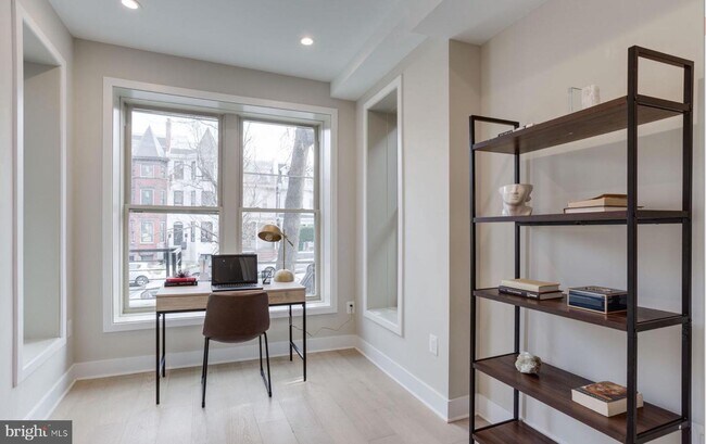 Foto del edificio - 2812 13th St NW