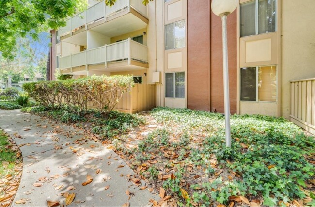 Building Photo - 38500 Paseo Padre Pkwy