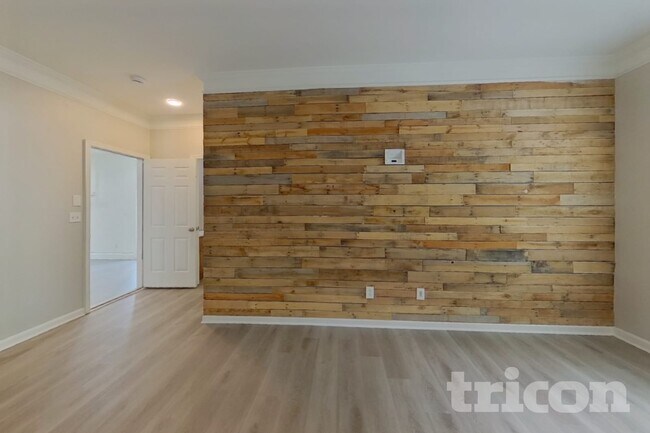 Foto del edificio - 1413 Eastway Dr
