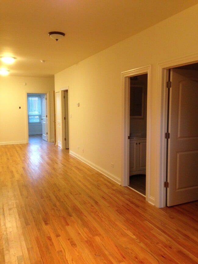 Building Photo - 4130 W Nelson St