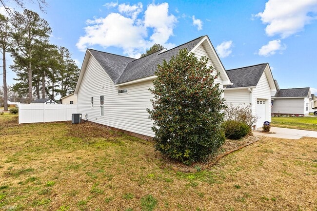 Building Photo - 3 br, 2 bath House - 392 Tamarack Drive