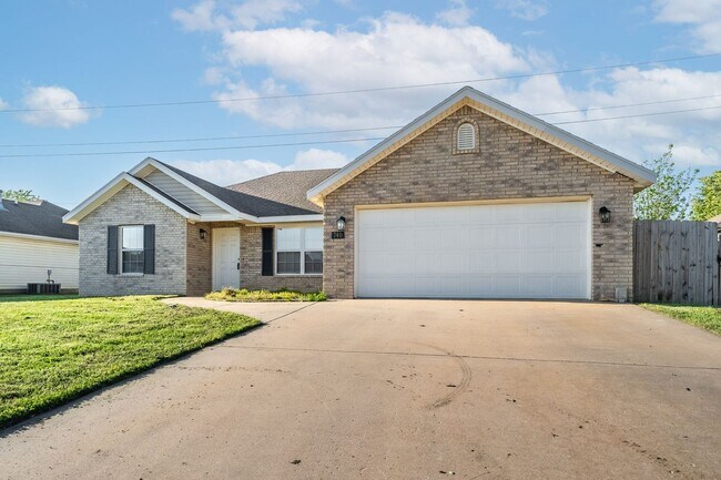 Foto del edificio - Centerton Sanctuary: 3-Bedroom, 2-Bathroom Rental with Expansive Backyard