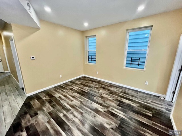 Building Photo - 71 Irving St