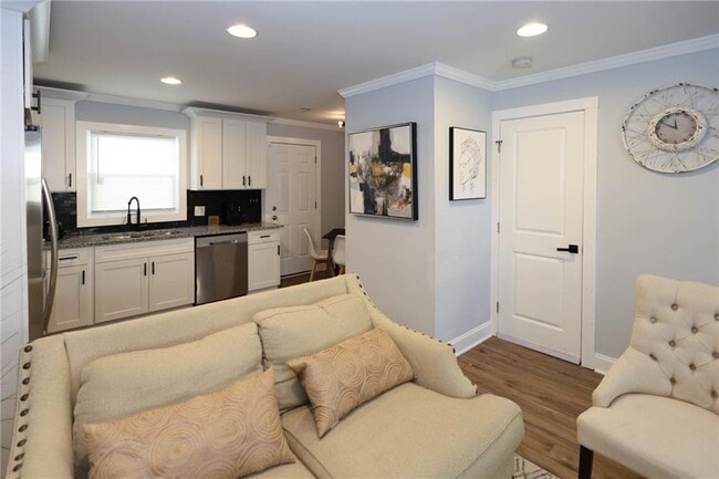 Building Photo - 1809 Vesta Ave