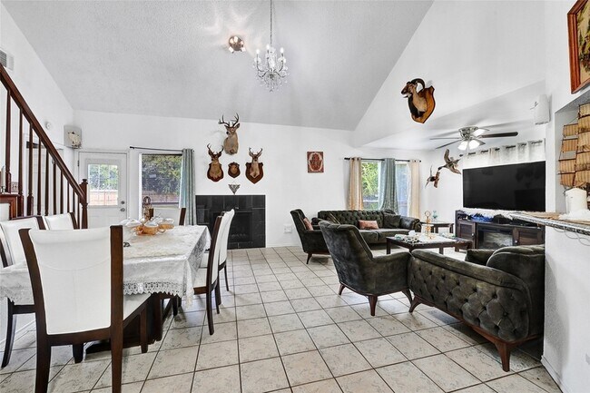Foto del edificio - 13523 Pasa Robles Ln