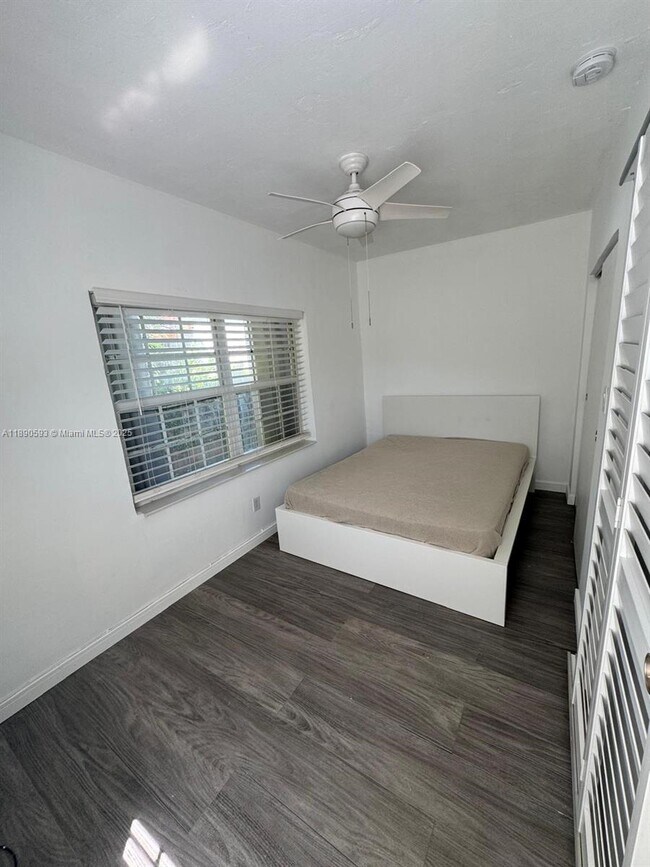 Foto del edificio - 1105 NE 119th St