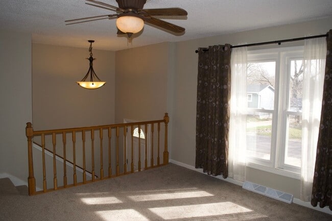 Building Photo - Great 3 Bed 2 Bath House!