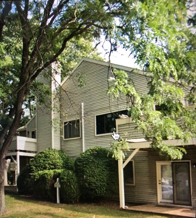 212 Grenadier Ct Unit 212, Halfmoon, NY 12065 Condo for Rent in