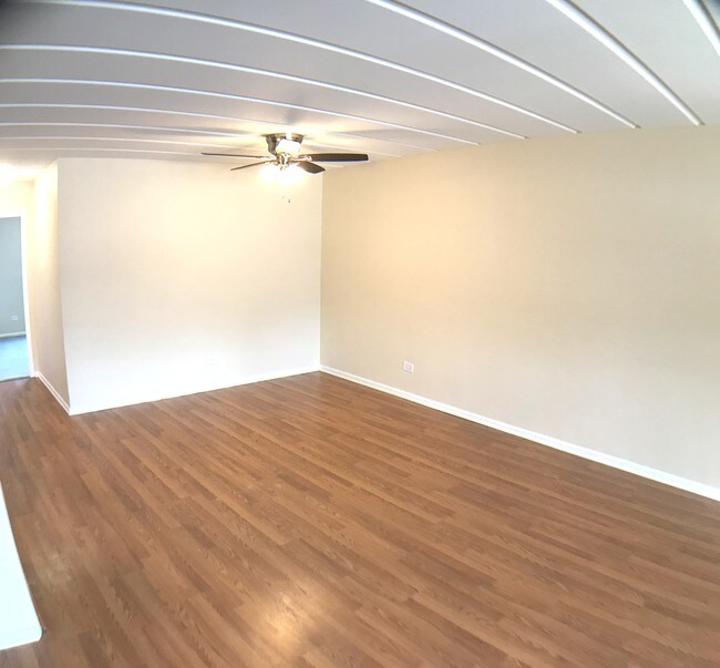 Dining Area - 9535 S Kedzie Ave