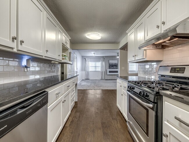 Foto del edificio - 637 E 27th St