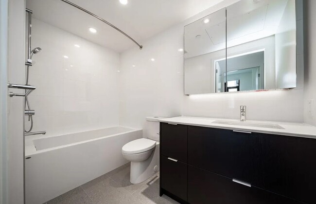 Photo du bâtiment - 210 E 5th Ave