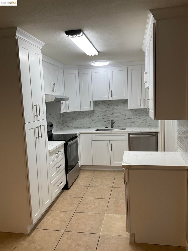 Building Photo - 108 E Trident Dr