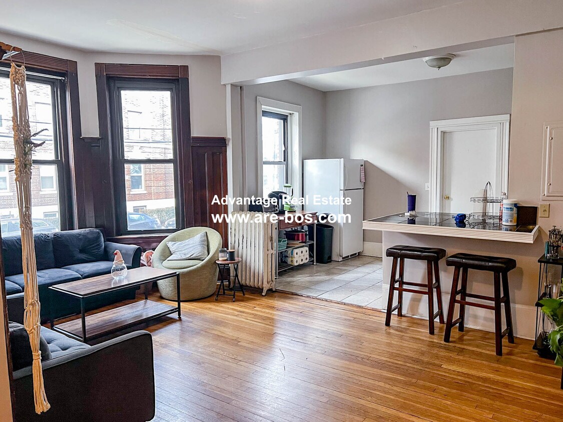 Foto principal - 1065 Commonwealth Ave