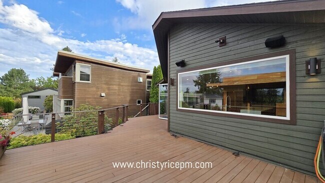 Foto del edificio - 609 13th Ave W